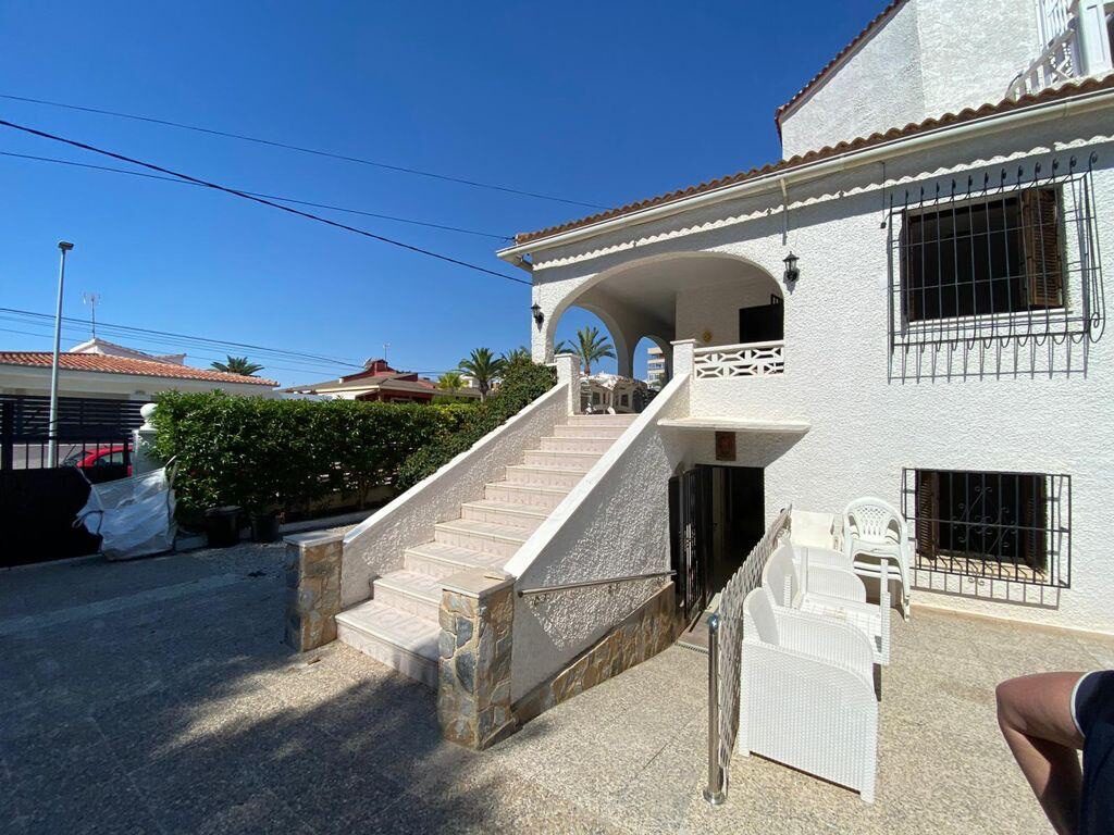 Townhouse with 12 bedrooms, 404m² in Torrevieja, Spain [ID: 0150-LS-1306]