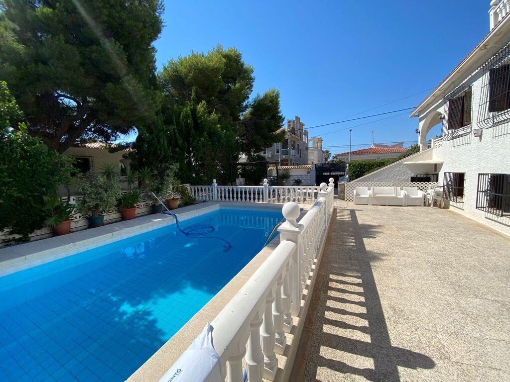 Townhouse with 12 bedrooms, 404m² in Torrevieja, Spain [ID: 0150-LS-1306]