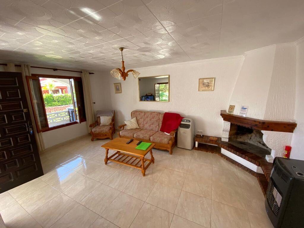 Townhouse with 12 bedrooms, 404m² in Torrevieja, Spain [ID: 0150-LS-1306]