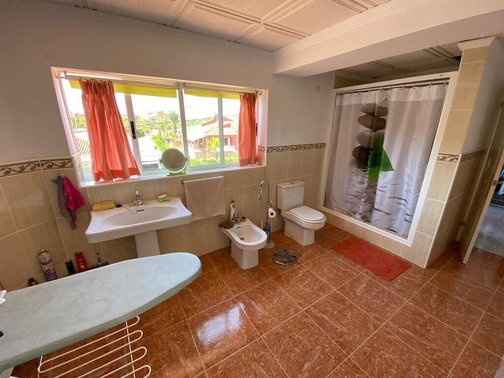 Townhouse with 12 bedrooms, 404m² in Torrevieja, Spain [ID: 0150-LS-1306]
