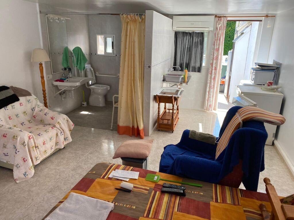 Townhouse with 12 bedrooms, 404m² in Torrevieja, Spain [ID: 0150-LS-1306]