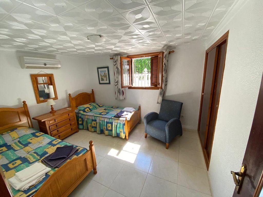 Townhouse with 12 bedrooms, 404m² in Torrevieja, Spain [ID: 0150-LS-1306]