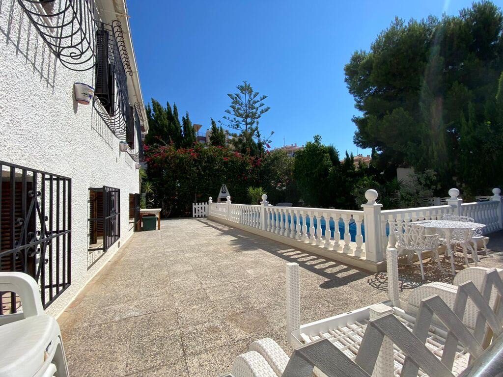 Townhouse with 12 bedrooms, 404m² in Torrevieja, Spain [ID: 0150-LS-1306]