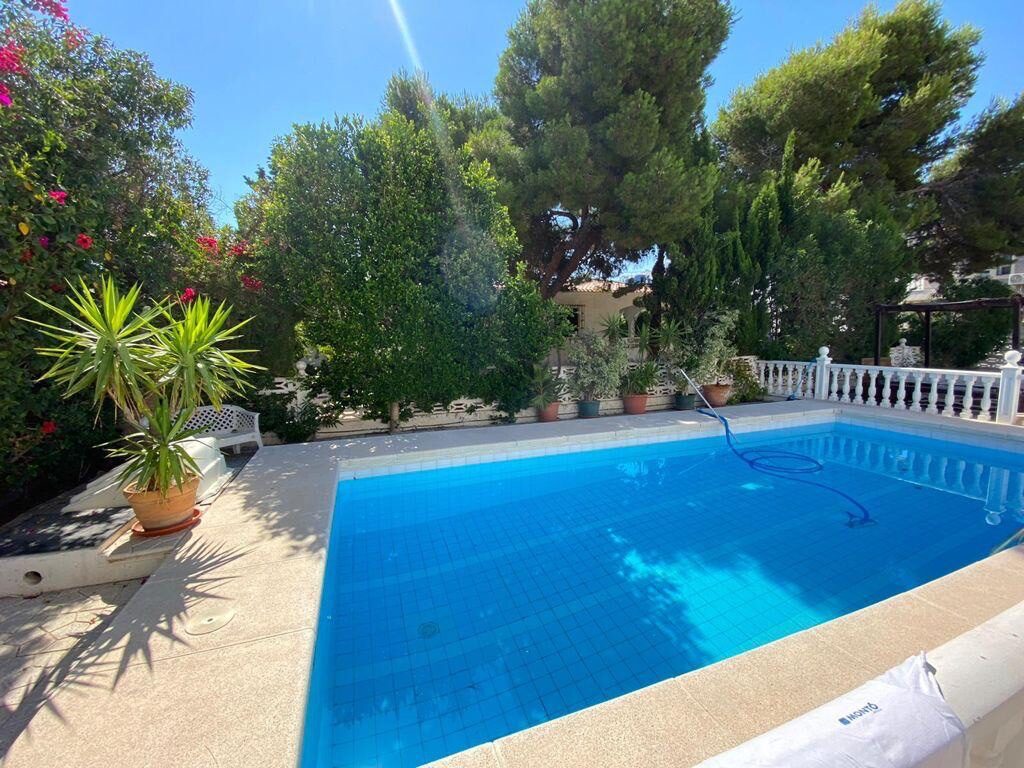 Townhouse with 12 bedrooms, 404m² in Torrevieja, Spain [ID: 0150-LS-1306]