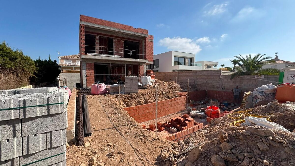 Земля з 4 спальнями, 245м² в Оріуела Коста, Іспанія [ID: 0150-LS-1007]