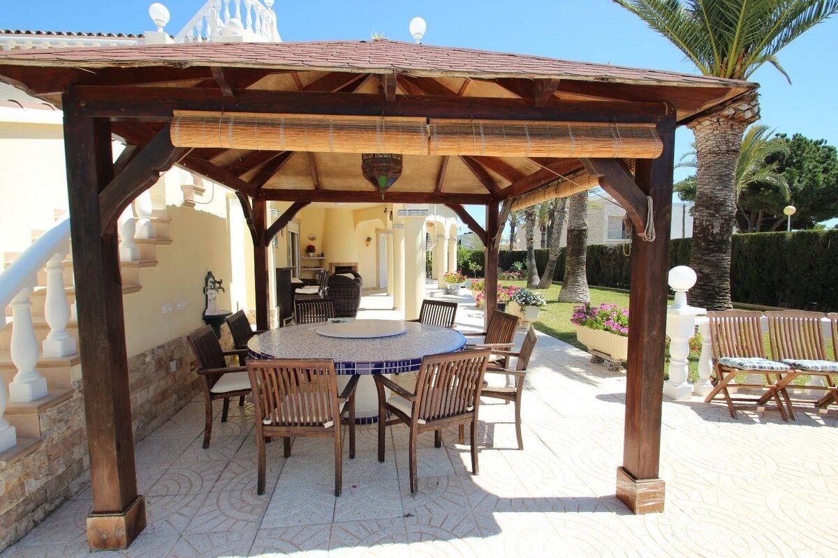 Вилла с 4 спальнями, 250м² в Торревьеха, Испания [ID: 0150-LS-2407]