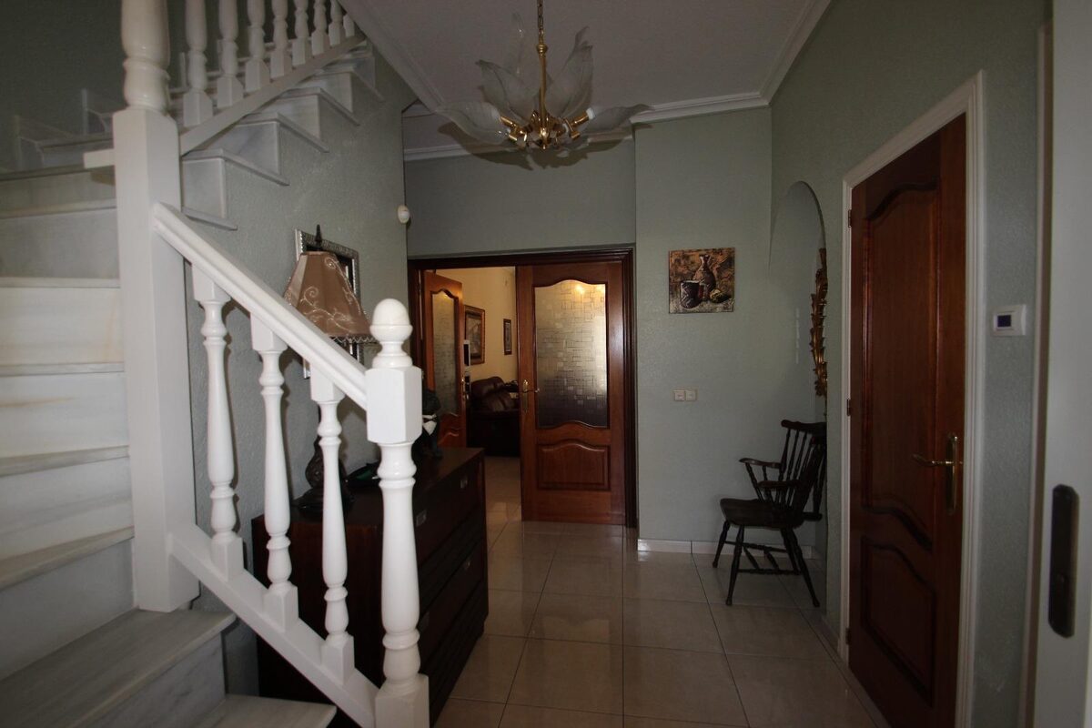 Вилла с 4 спальнями, 250м² в Торревьеха, Испания [ID: 0150-LS-2407]