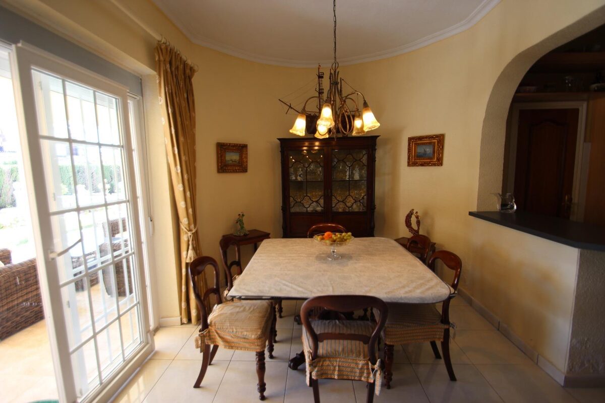 Вилла с 4 спальнями, 250м² в Торревьеха, Испания [ID: 0150-LS-2407]