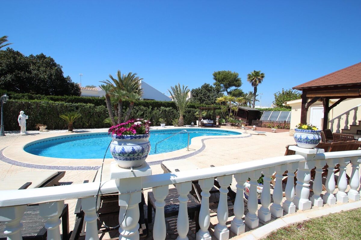 Вилла с 4 спальнями, 250м² в Торревьеха, Испания [ID: 0150-LS-2407]