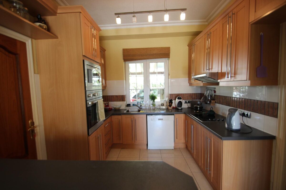 Вилла с 4 спальнями, 250м² в Торревьеха, Испания [ID: 0150-LS-2407]