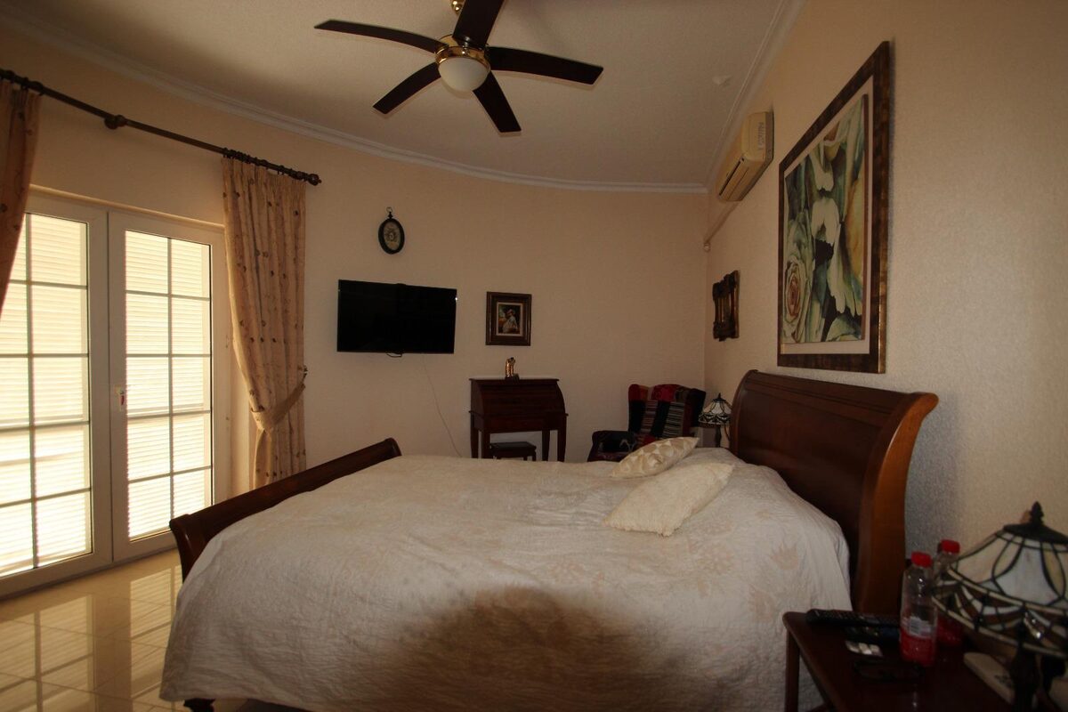 Вилла с 4 спальнями, 250м² в Торревьеха, Испания [ID: 0150-LS-2407]
