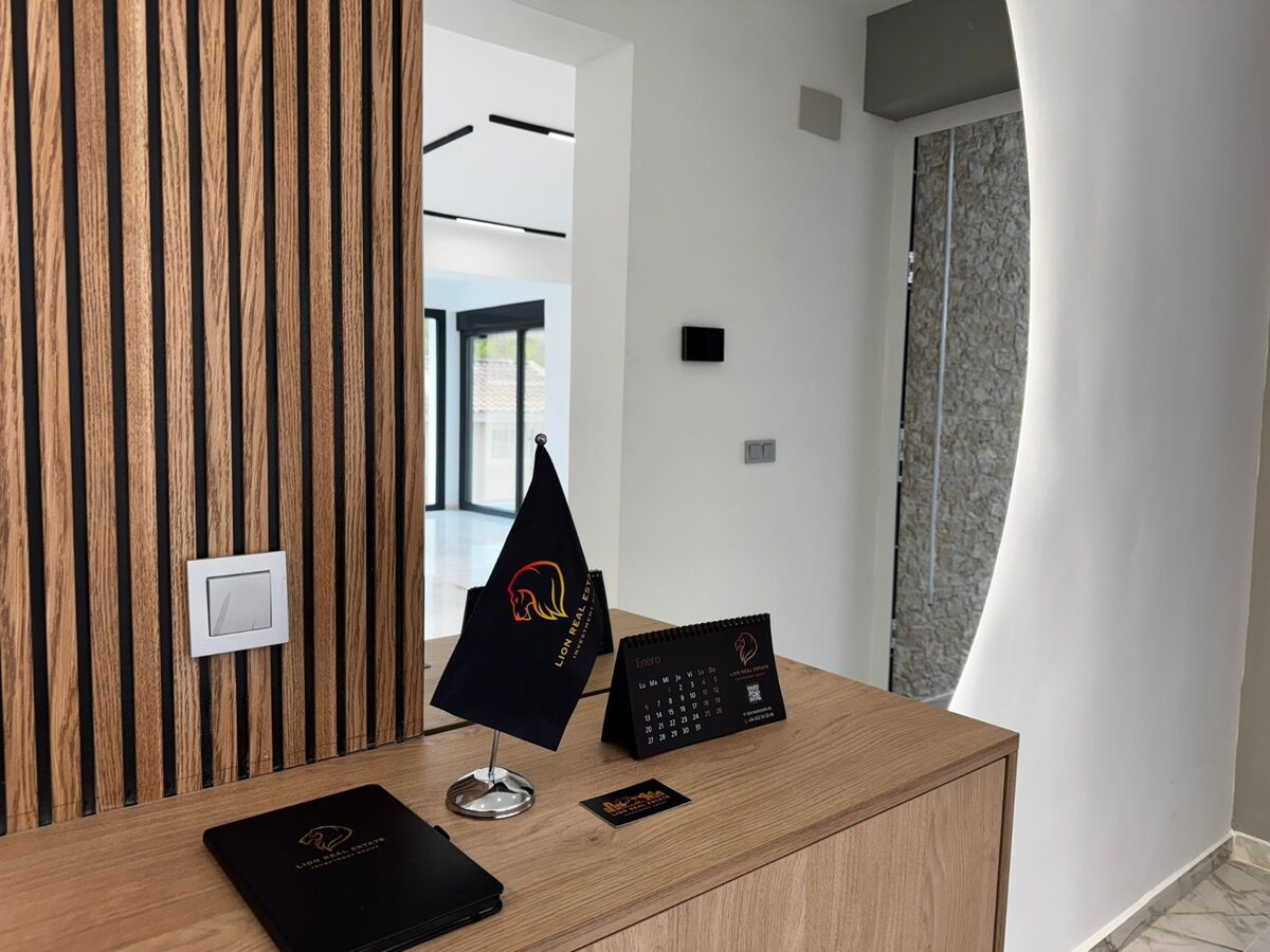 Вилла с 4 спальнями, 280м² в Торревьеха, Испания [ID: 0150-LS-0708]