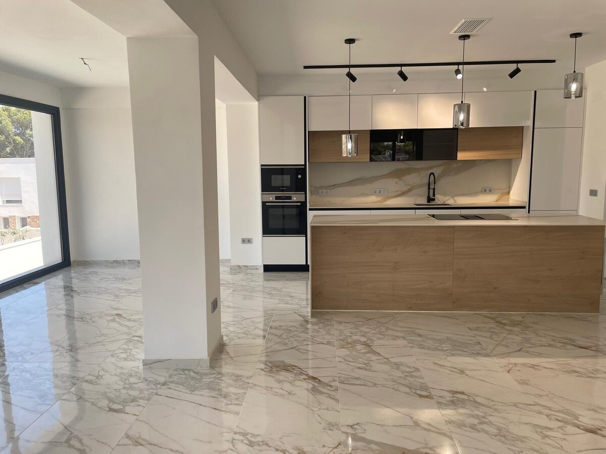 Вилла с 4 спальнями, 280м² в Торревьеха, Испания [ID: 0150-LS-0708]