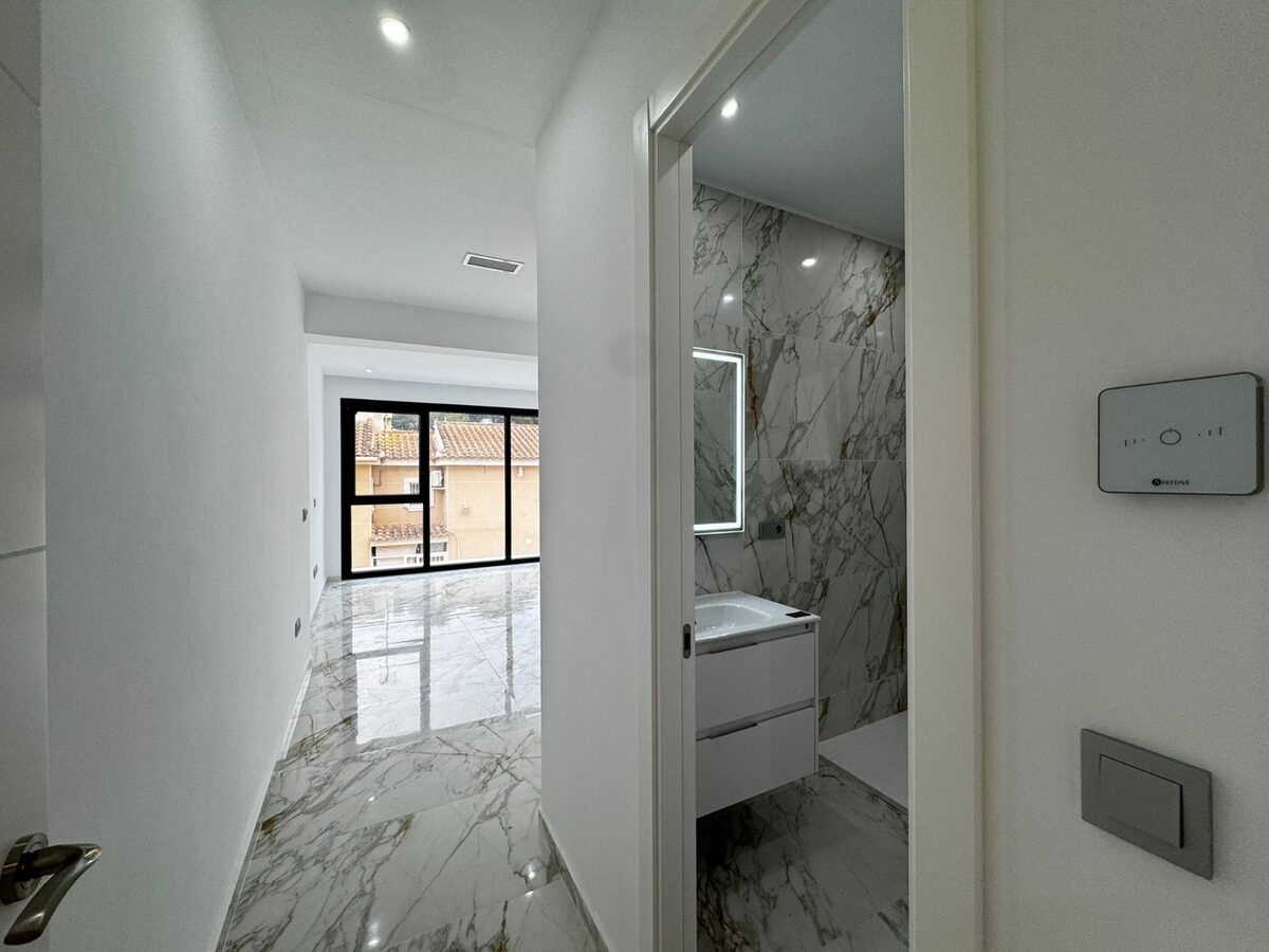 Вилла с 4 спальнями, 280м² в Торревьеха, Испания [ID: 0150-LS-0708]
