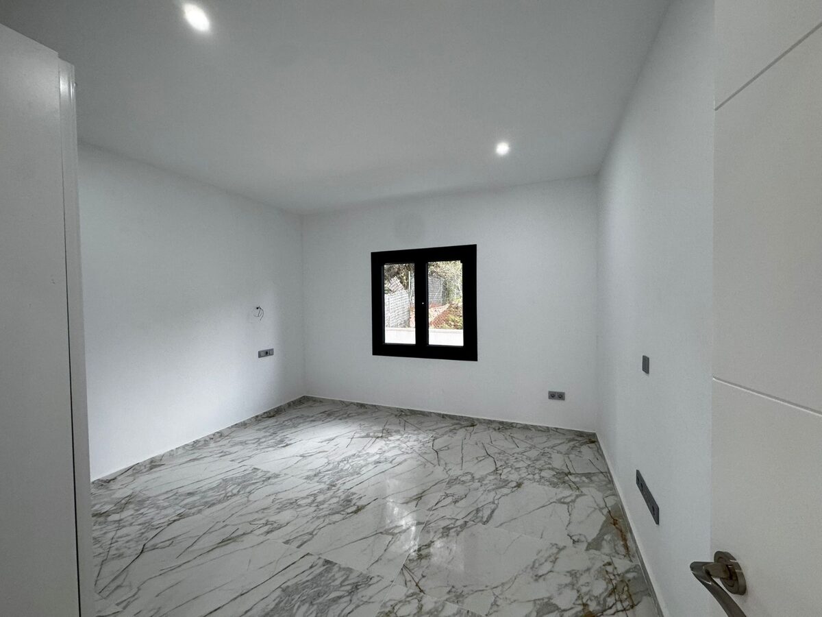 Вилла с 4 спальнями, 280м² в Торревьеха, Испания [ID: 0150-LS-0708]