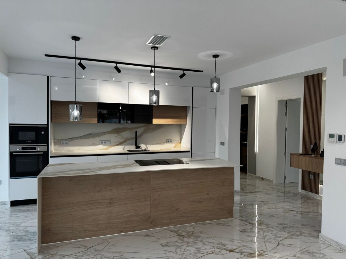 Вилла с 4 спальнями, 280м² в Торревьеха, Испания [ID: 0150-LS-0708]
