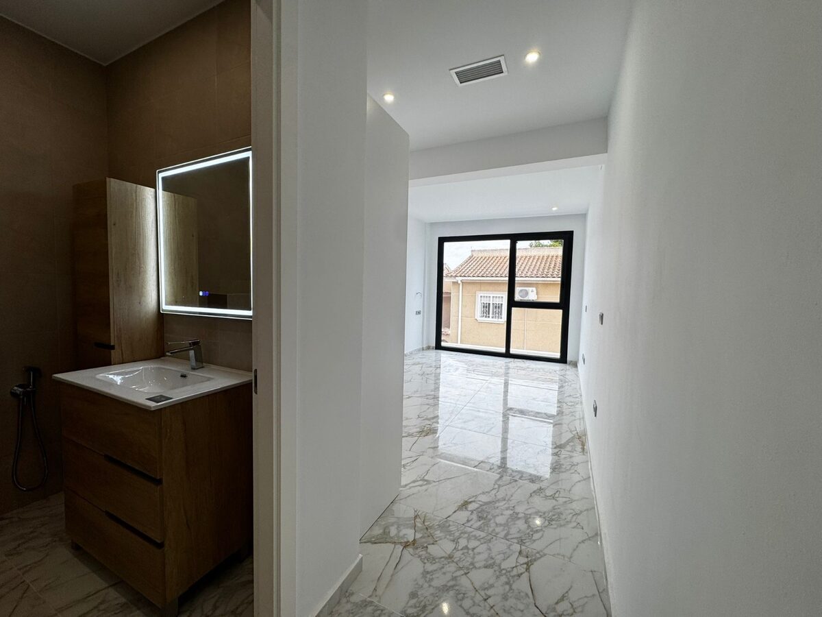 Вилла с 4 спальнями, 280м² в Торревьеха, Испания [ID: 0150-LS-0708]