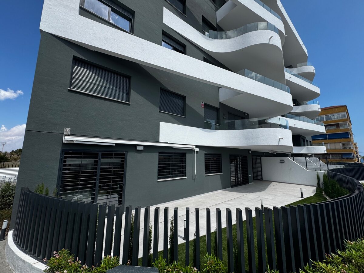 Apartment with 3 bedrooms, 116m² in Punta Prima, Spain [ID: 0150-LS-0409]