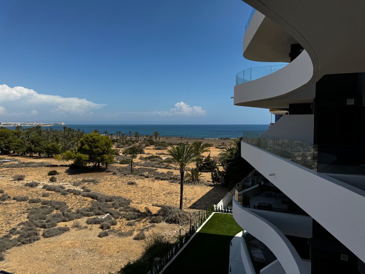 Apartment with 3 bedrooms, 116m² in Punta Prima, Spain [ID: 0150-LS-0409]