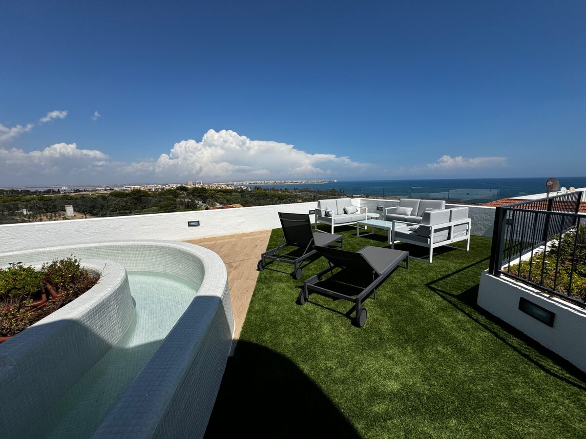 Apartment with 3 bedrooms, 116m² in Punta Prima, Spain [ID: 0150-LS-0409]