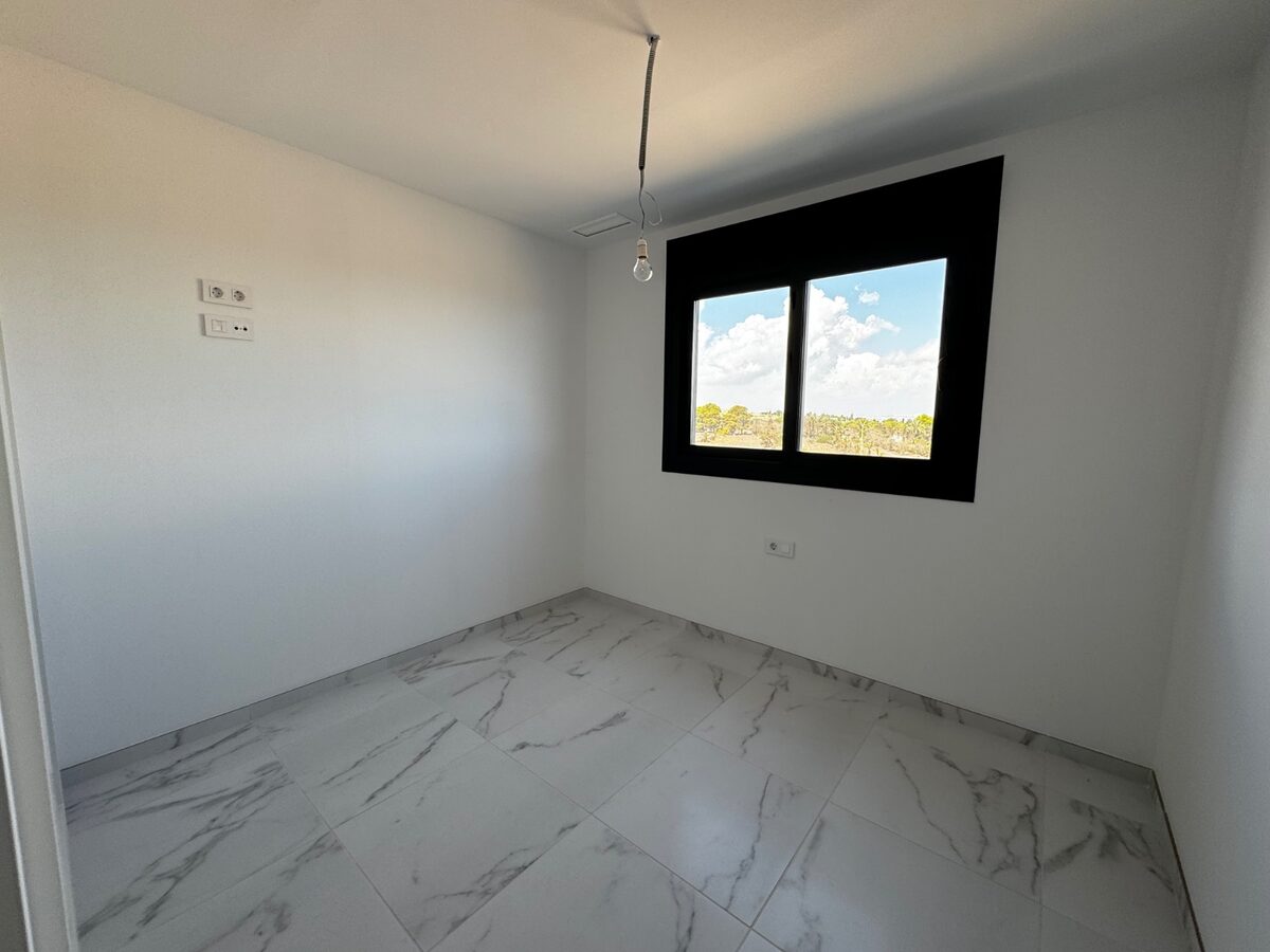Apartment with 3 bedrooms, 116m² in Punta Prima, Spain [ID: 0150-LS-0409]
