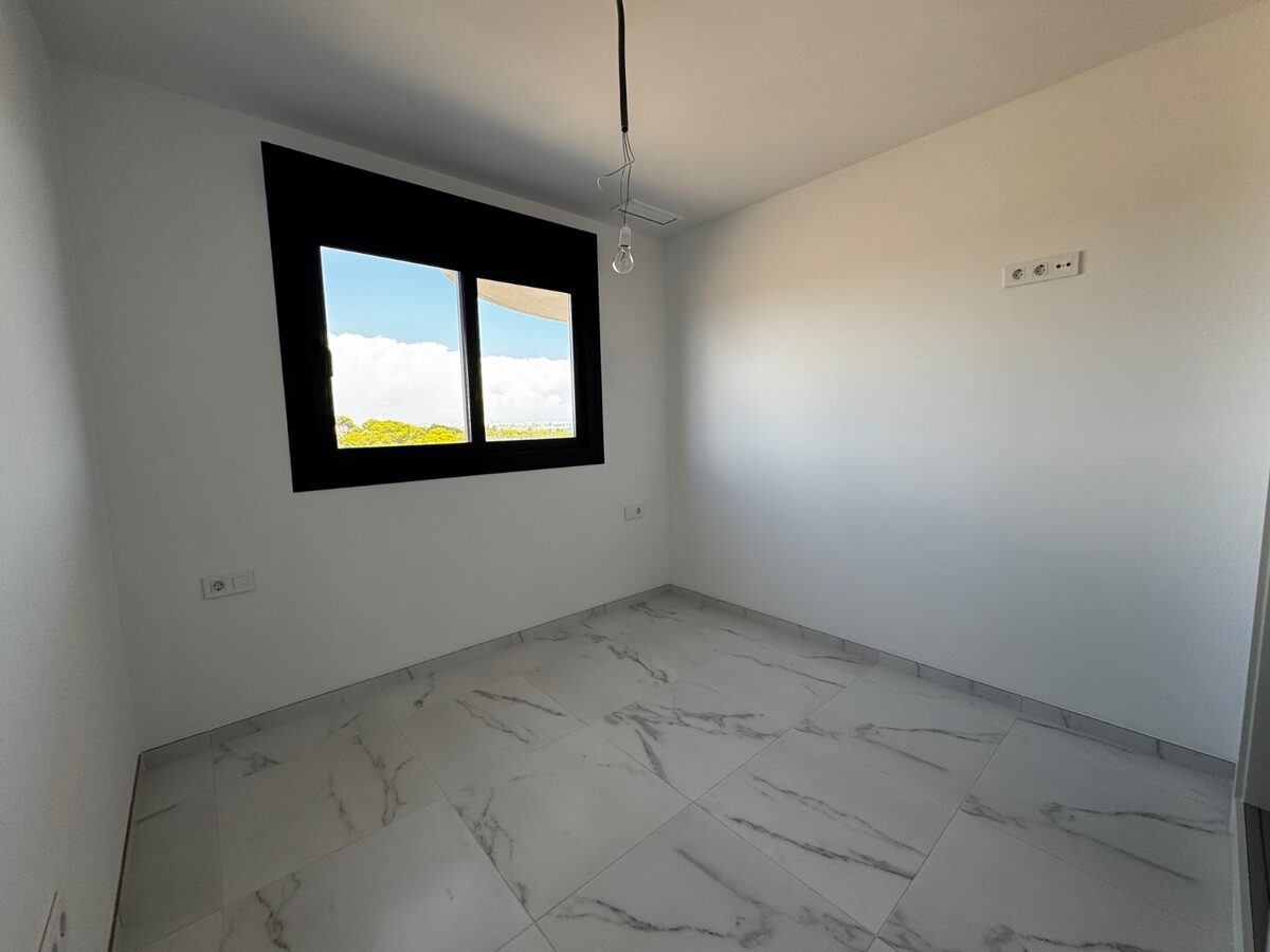 Apartment with 3 bedrooms, 116m² in Punta Prima, Spain [ID: 0150-LS-0409]