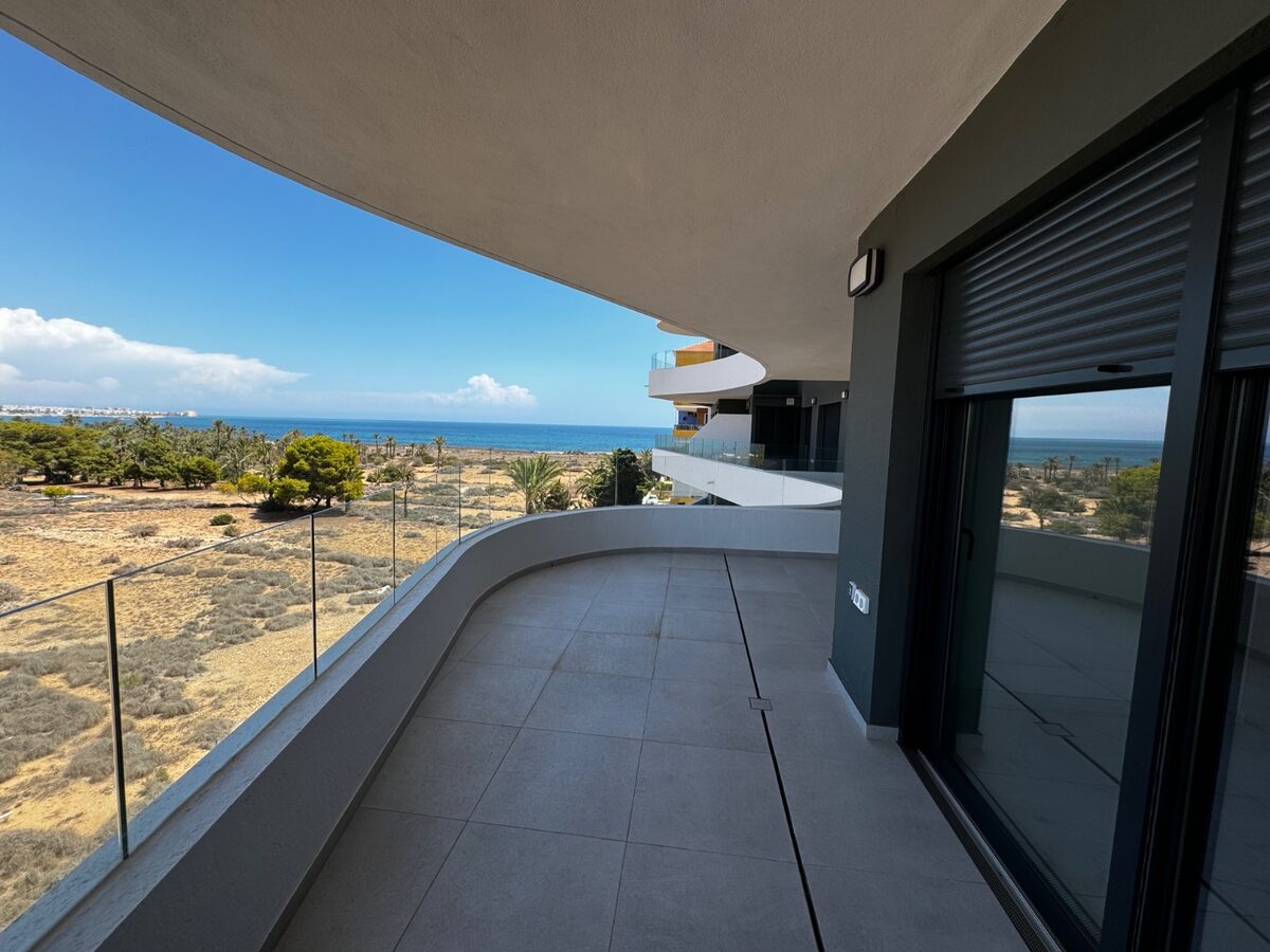 Apartment with 3 bedrooms, 116m² in Punta Prima, Spain [ID: 0150-LS-0409]