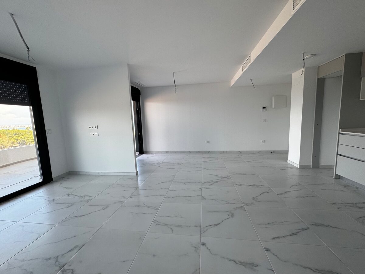 Apartment with 3 bedrooms, 116m² in Punta Prima, Spain [ID: 0150-LS-0409]