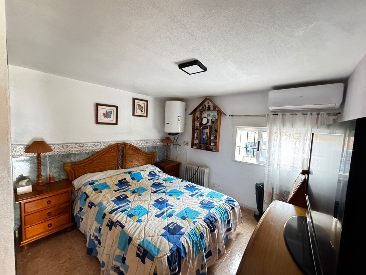 Dom z 5 sypialniami, 200m² w Punta Prima, Hiszpania [ID: 0150-LS-2410]