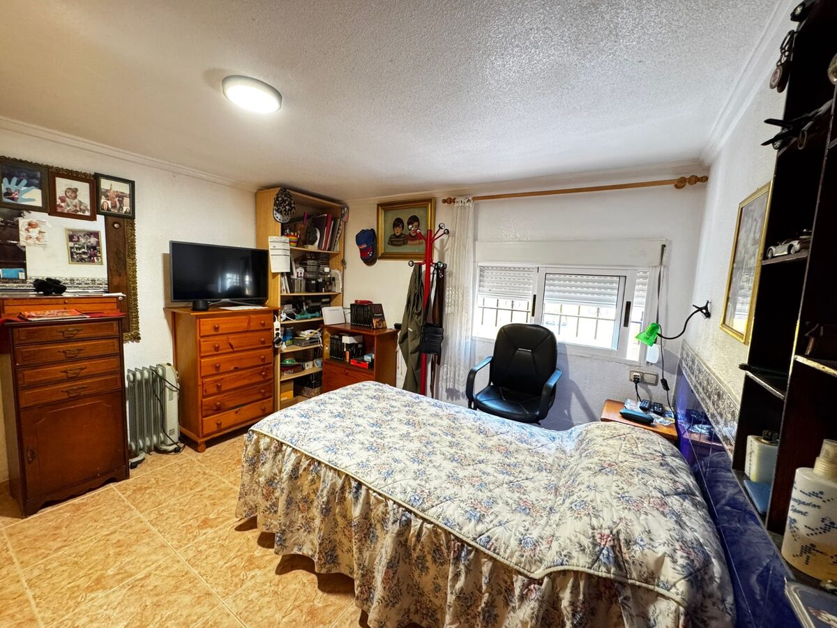 Dom z 5 sypialniami, 200m² w Punta Prima, Hiszpania [ID: 0150-LS-2410]
