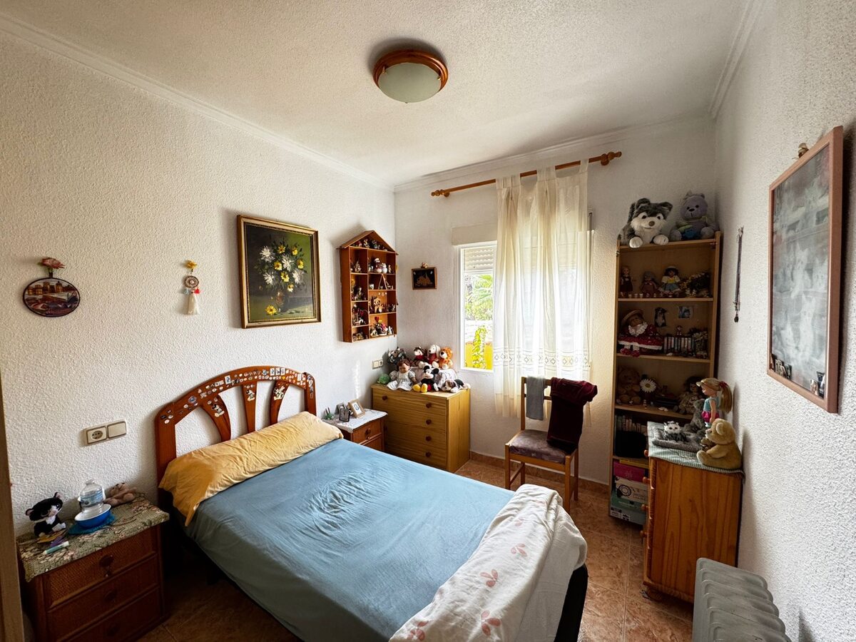 Dom z 5 sypialniami, 200m² w Punta Prima, Hiszpania [ID: 0150-LS-2410]