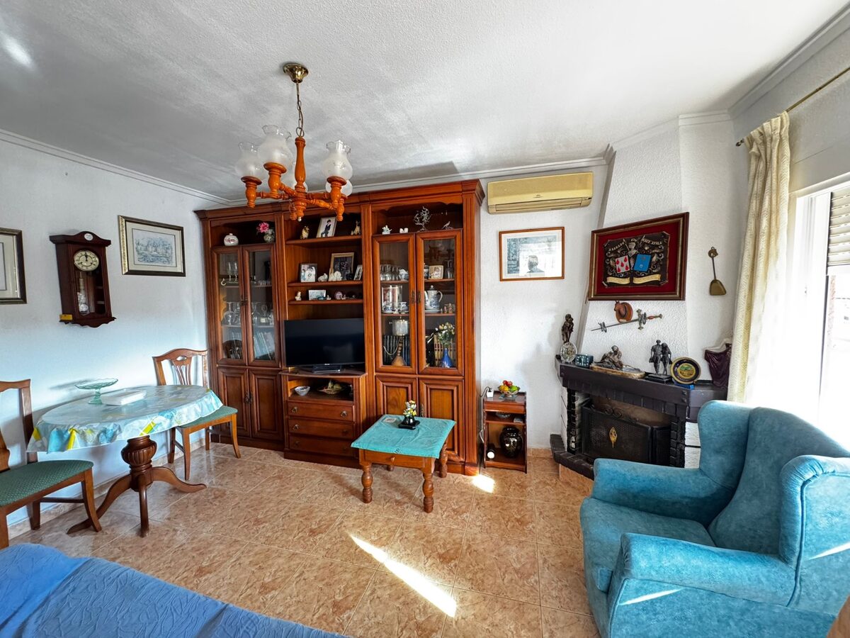 Dom z 5 sypialniami, 200m² w Punta Prima, Hiszpania [ID: 0150-LS-2410]