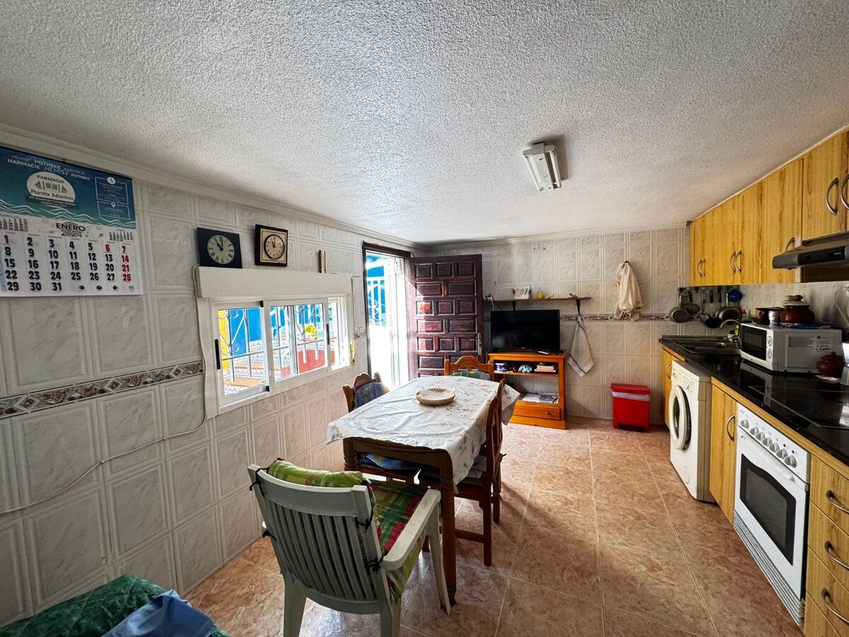 Dom z 5 sypialniami, 200m² w Punta Prima, Hiszpania [ID: 0150-LS-2410]