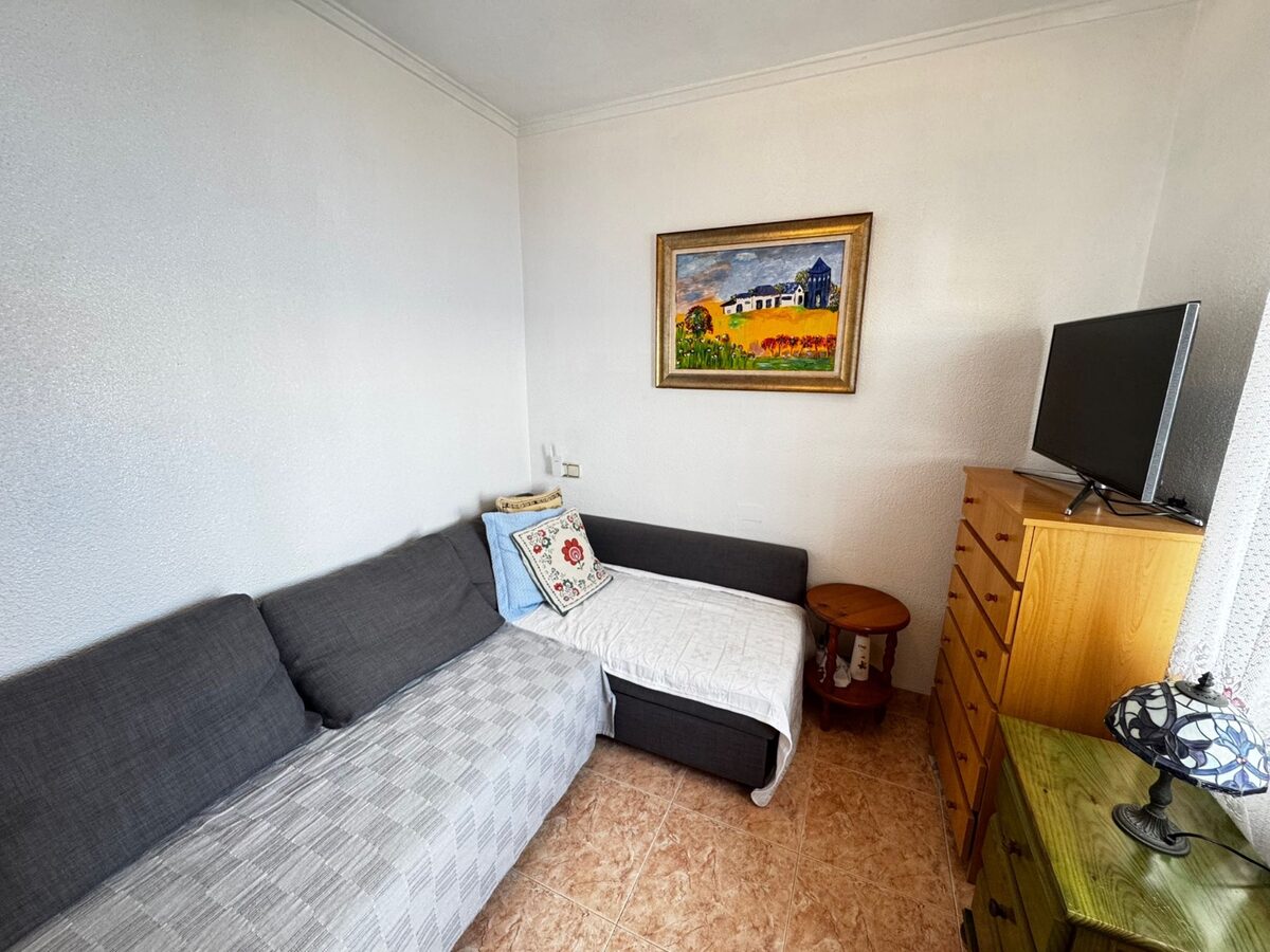Dom z 5 sypialniami, 200m² w Punta Prima, Hiszpania [ID: 0150-LS-2410]