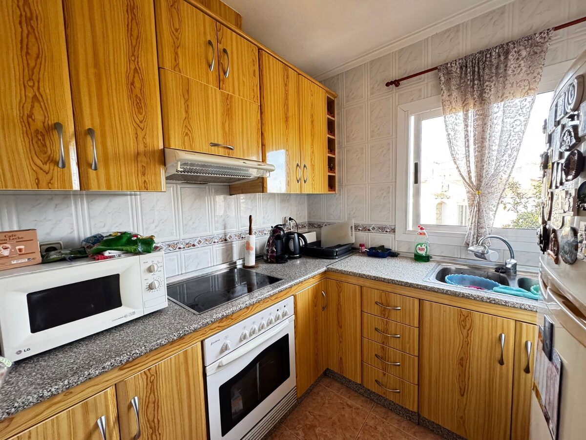 Dom z 5 sypialniami, 200m² w Punta Prima, Hiszpania [ID: 0150-LS-2410]