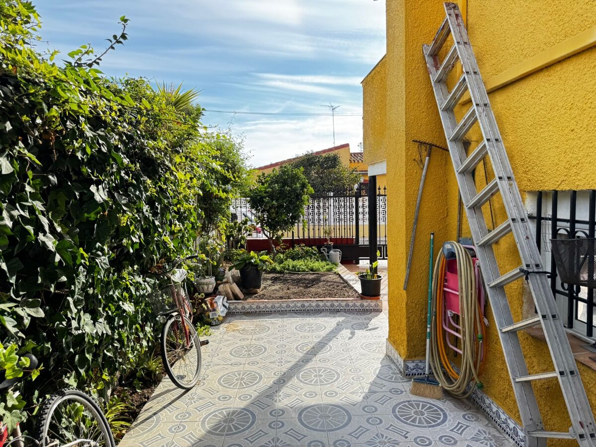 Dom z 5 sypialniami, 200m² w Punta Prima, Hiszpania [ID: 0150-LS-2410]