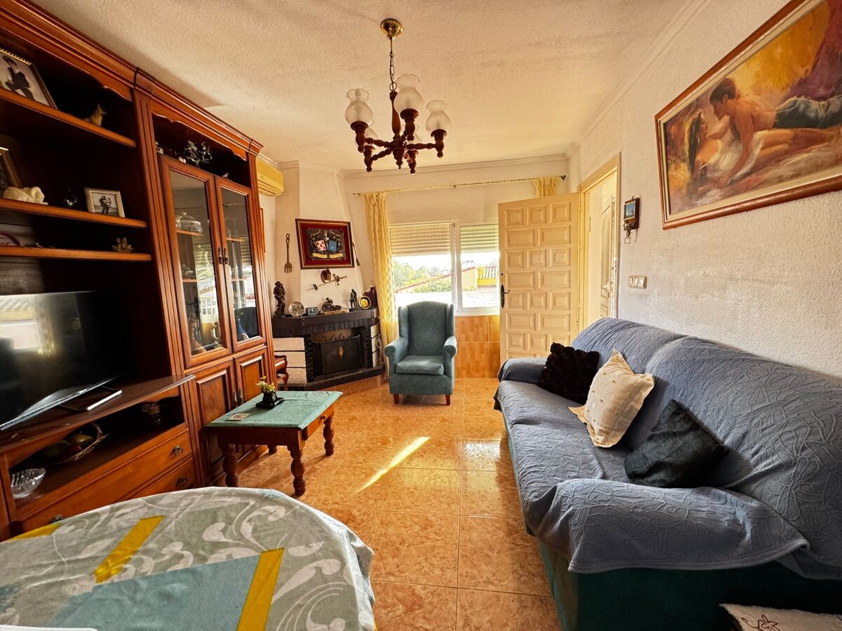 Dom z 5 sypialniami, 200m² w Punta Prima, Hiszpania [ID: 0150-LS-2410]