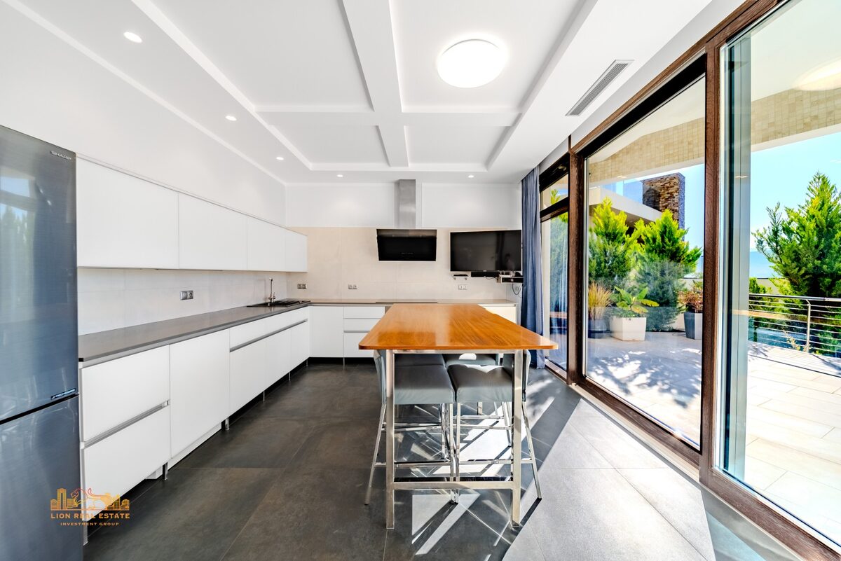 Вилла с 5 спальнями, 635м² в Алтея, Испания [ID: 0150-LS-0212]