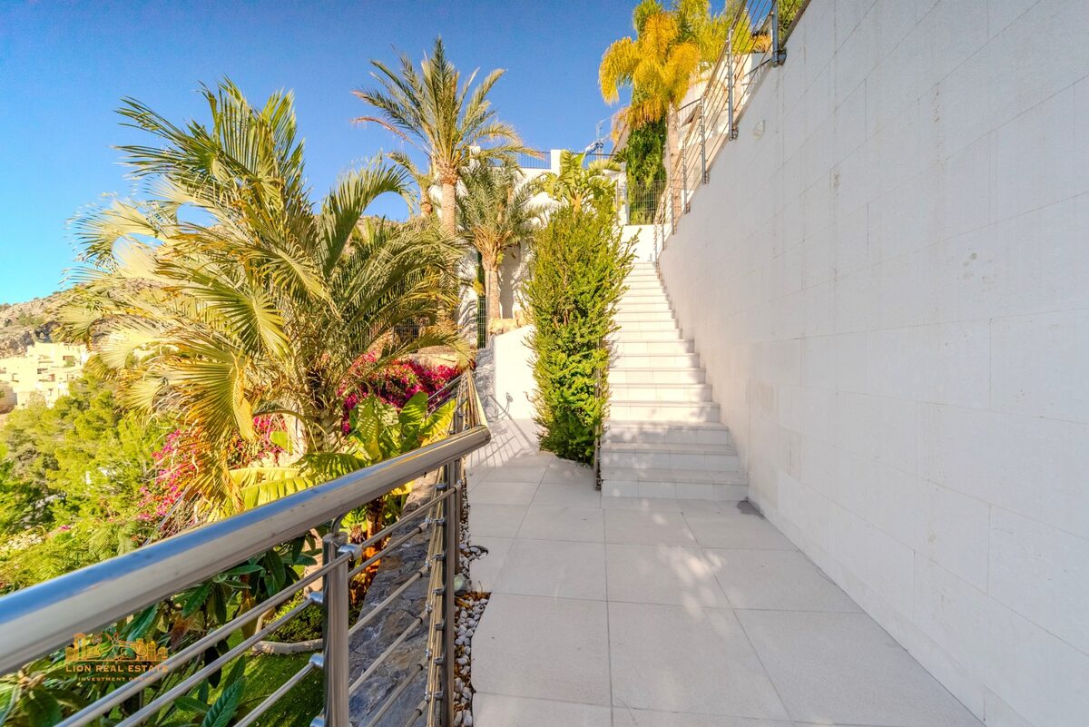 Вилла с 5 спальнями, 635м² в Алтея, Испания [ID: 0150-LS-0212]