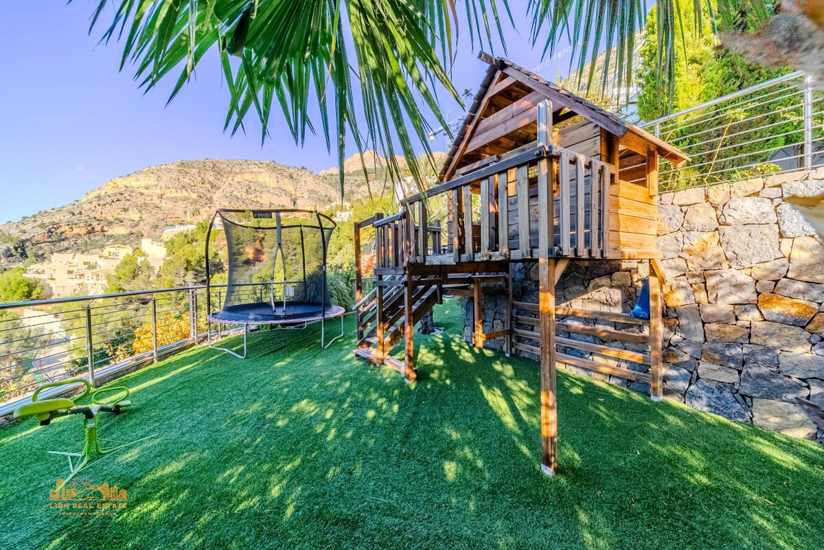 Вилла с 5 спальнями, 635м² в Алтея, Испания [ID: 0150-LS-0212]