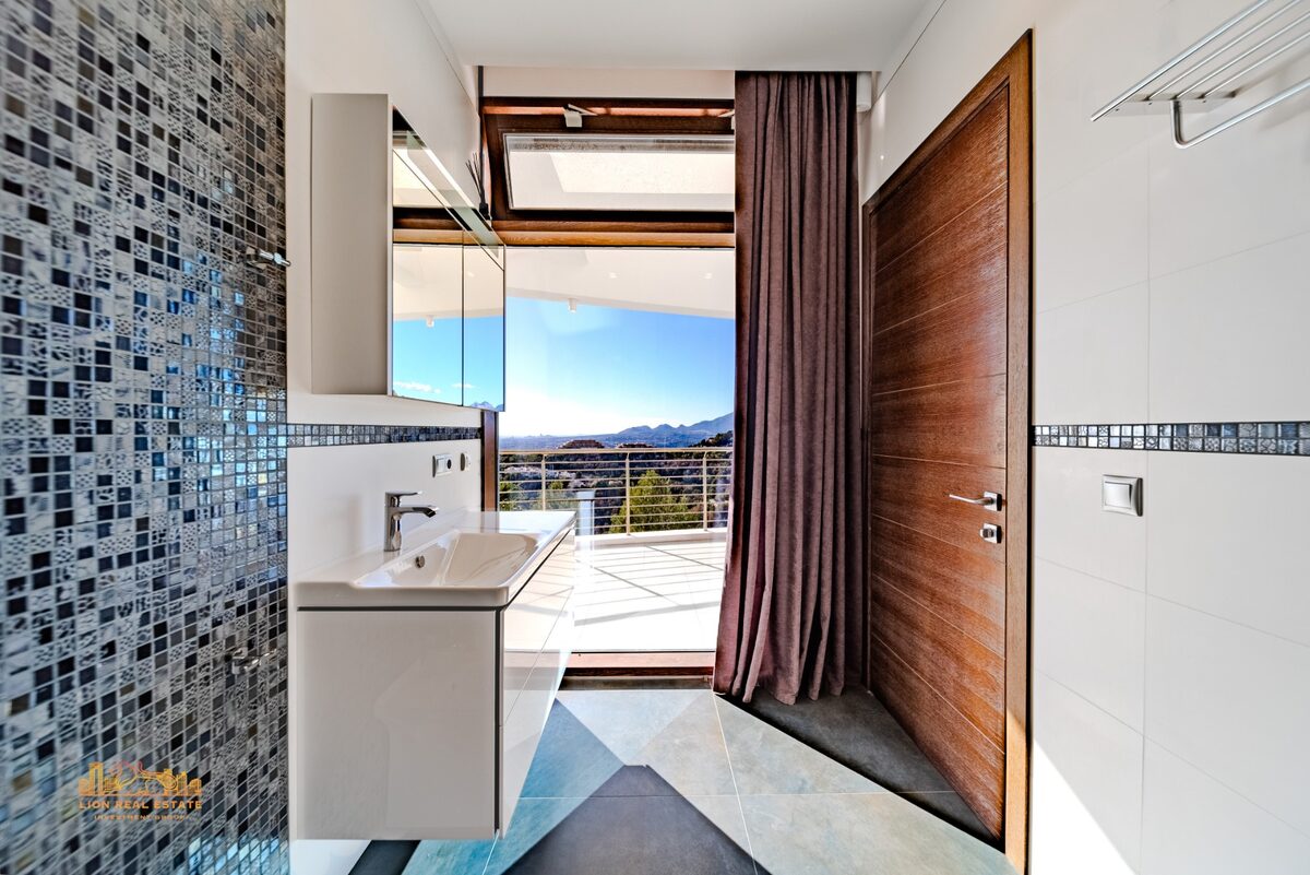 Вилла с 5 спальнями, 635м² в Алтея, Испания [ID: 0150-LS-0212]