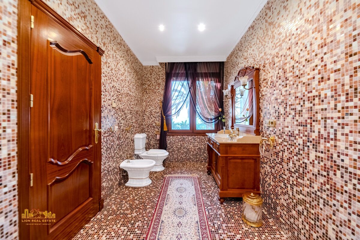 Villa with 5 bedrooms, 800m² in Altea, Spain [ID: 0150-LS-1212]
