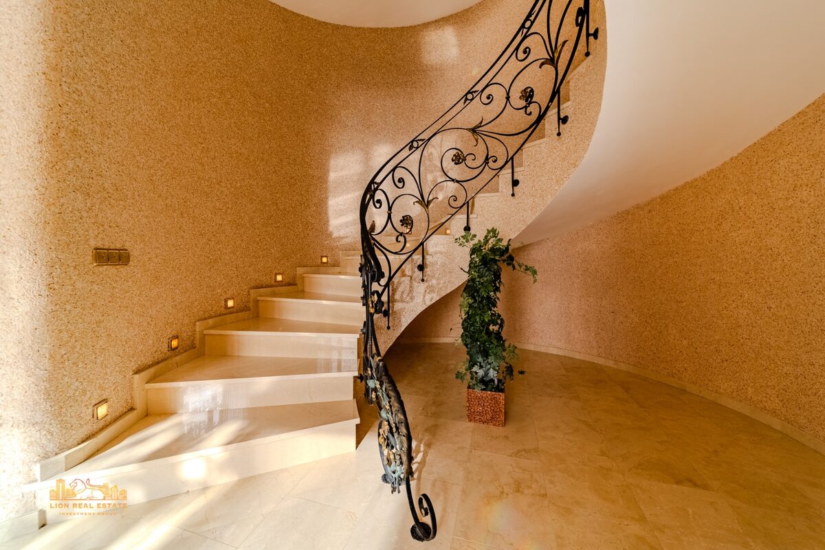 Villa with 5 bedrooms, 800m² in Altea, Spain [ID: 0150-LS-1212]