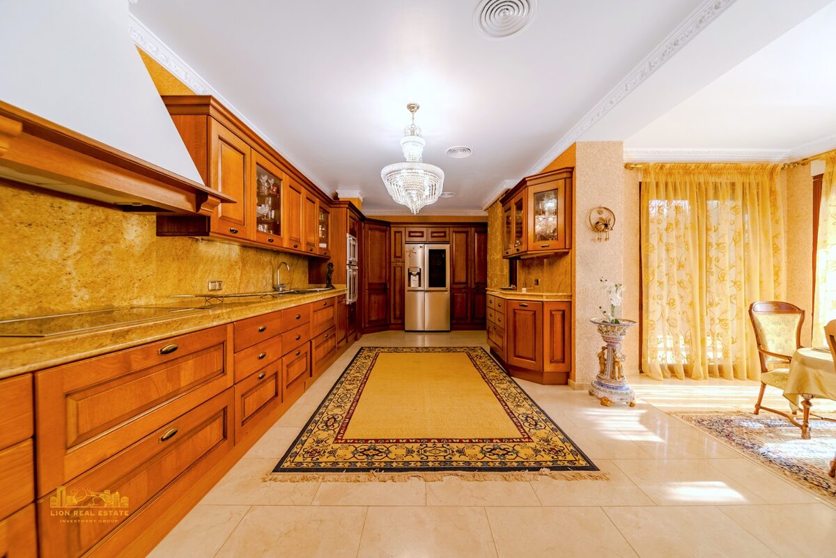 Villa with 5 bedrooms, 800m² in Altea, Spain [ID: 0150-LS-1212]