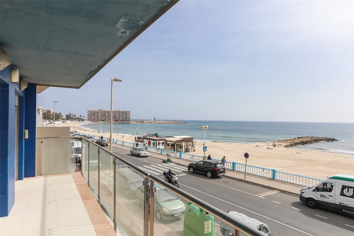 Apartment with 4 bedrooms, 189m² in Torrevieja, Spain [ID: 0150-LS-1812]