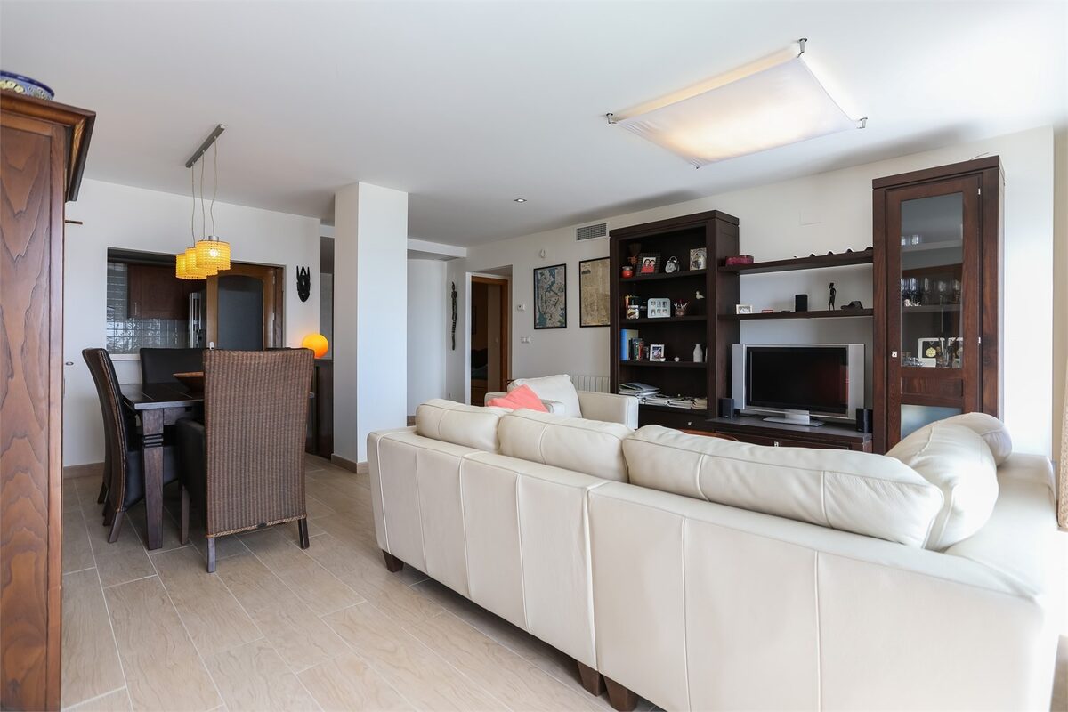 Apartment with 4 bedrooms, 189m² in Torrevieja, Spain [ID: 0150-LS-1812]