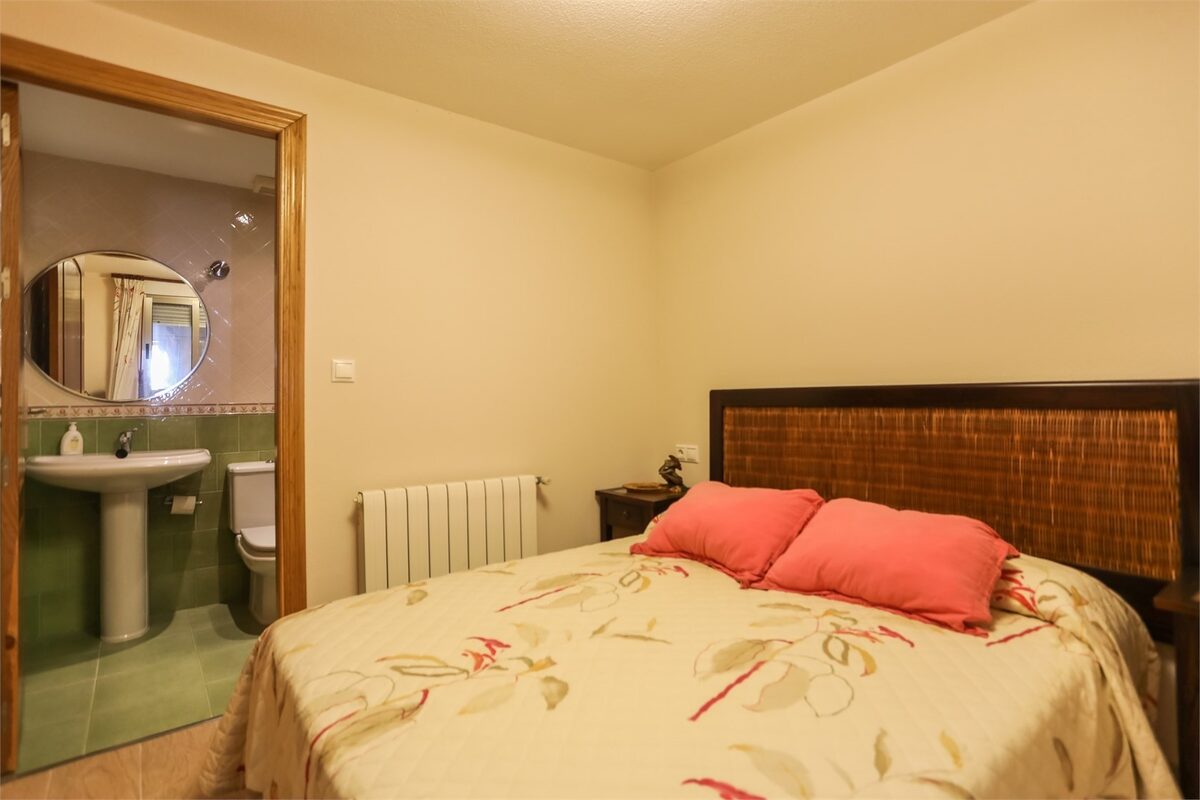 Apartment with 4 bedrooms, 189m² in Torrevieja, Spain [ID: 0150-LS-1812]