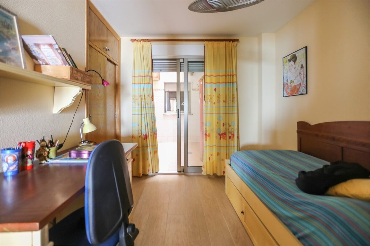 Apartment with 4 bedrooms, 189m² in Torrevieja, Spain [ID: 0150-LS-1812]