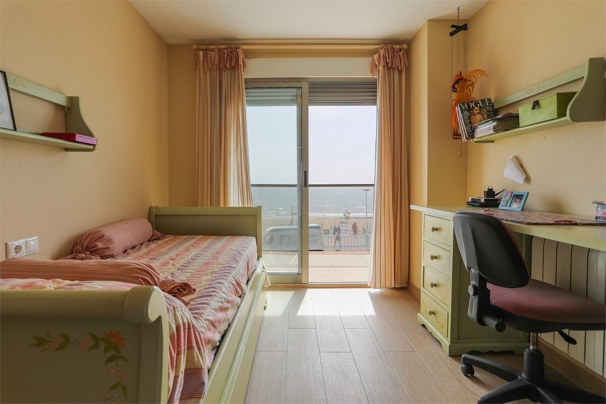 Apartment with 4 bedrooms, 189m² in Torrevieja, Spain [ID: 0150-LS-1812]