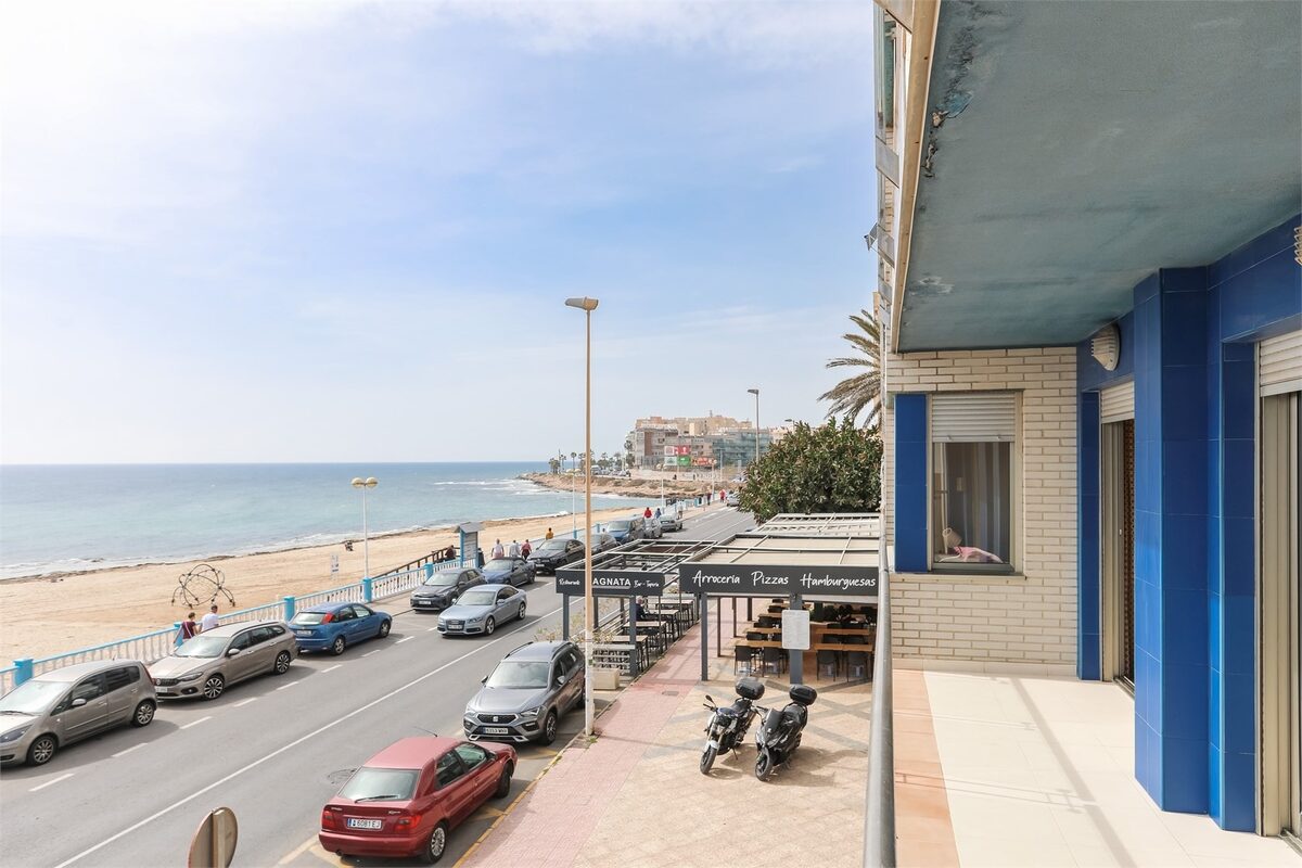 Apartment with 4 bedrooms, 189m² in Torrevieja, Spain [ID: 0150-LS-1812]